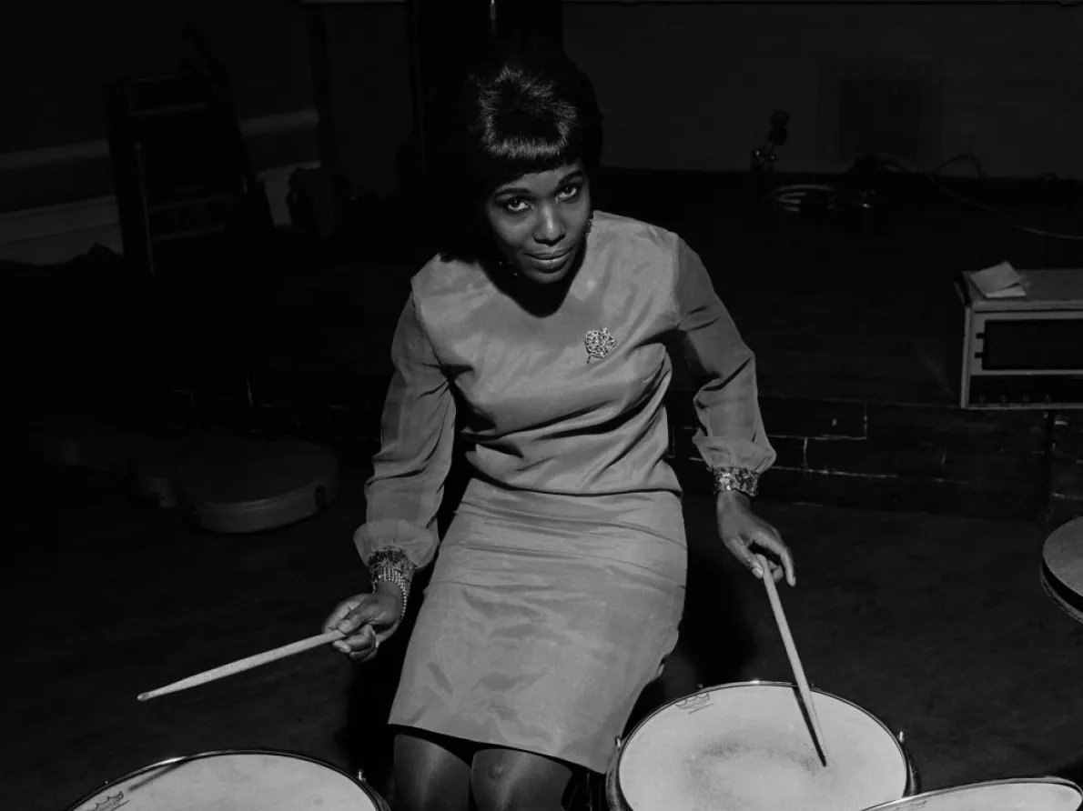 James Barnor (Ghana, b. 1929). Drum magazine cover model Constance Mulondo, London, 1967 (printed 2010–20). Gelatin silver print. Galerie Clémentine de la Féronnière, Paris. © James Barnor, courtesy Galerie Clémentine de la Féronnière, Paris.